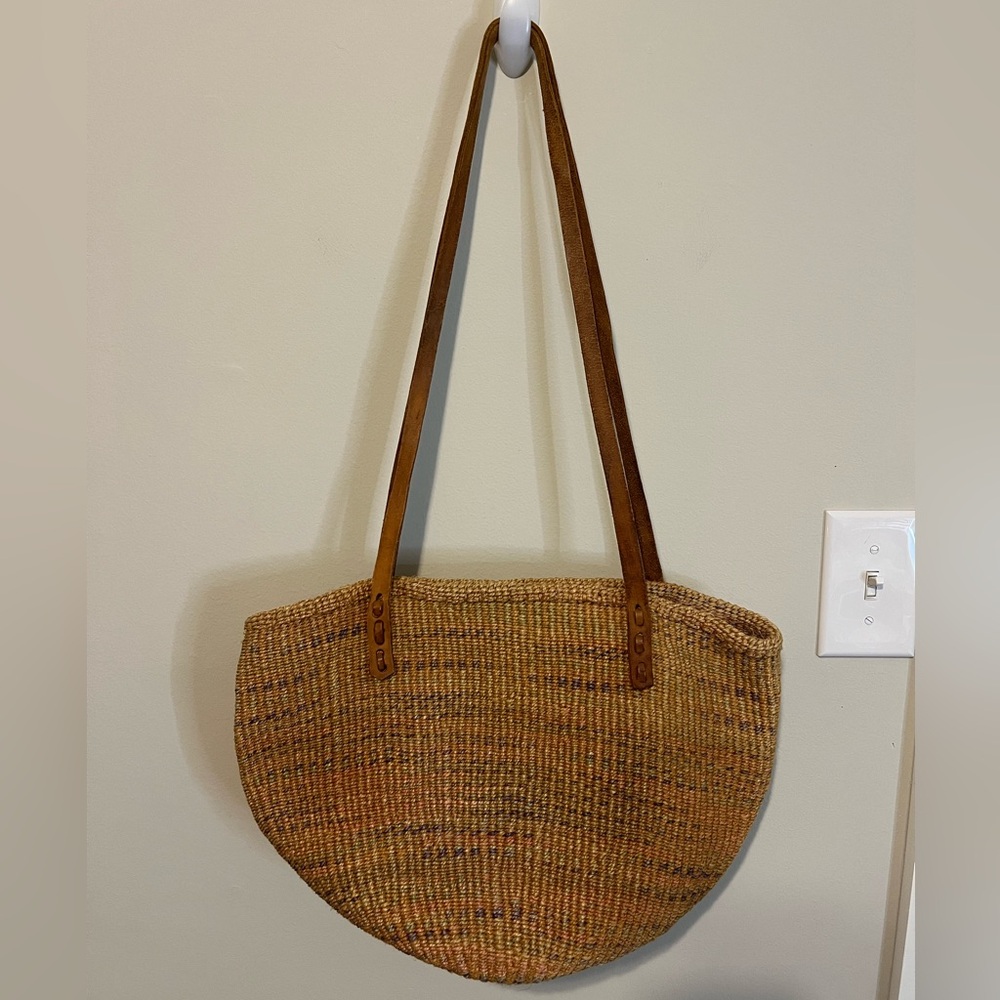 SOLD!❌ - Vintage Handmade Woven Sisal Market Tote Bag with Leather Handles - Picture 3 of 8